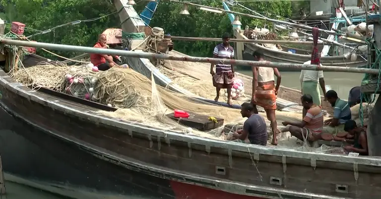 উপকূলীয় মৎস্যজীবীদের ট্রলার